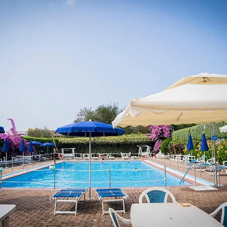 119 - Ondina Con Piscina, 800metri Dal Mare E